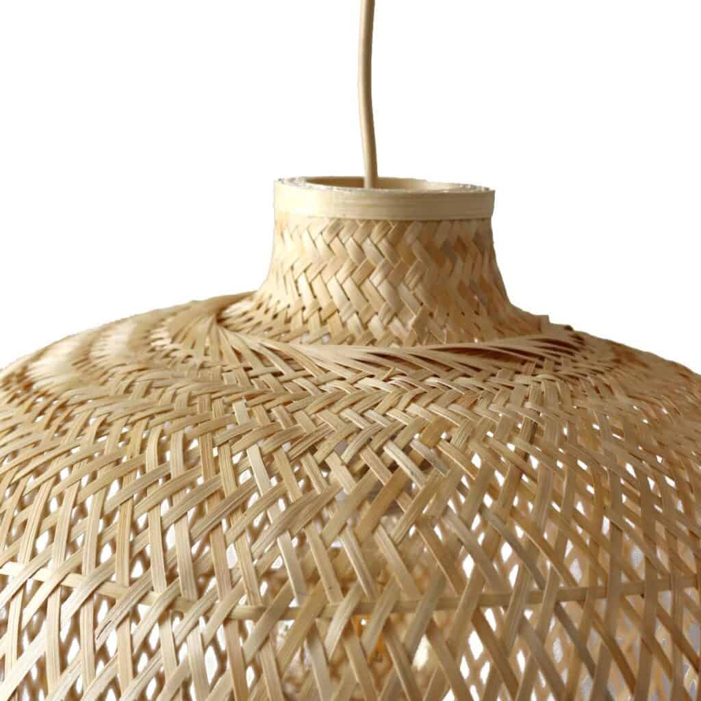 Lampara de mimbre natural con diseño rústico y clásico para decoración de interiores ecológica.