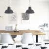 1. Salón de comedor moderno con decoración minimalista y iluminación de estilo escandinavo.