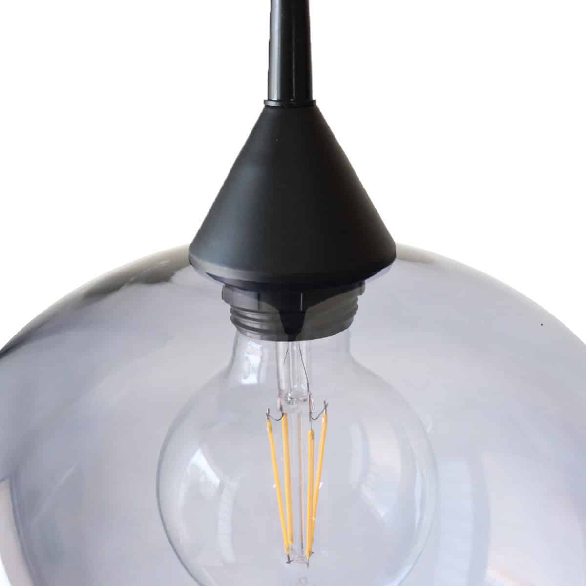 Lámpara colgante moderna con bombilla Edison de estilo industrial y acabado negro.