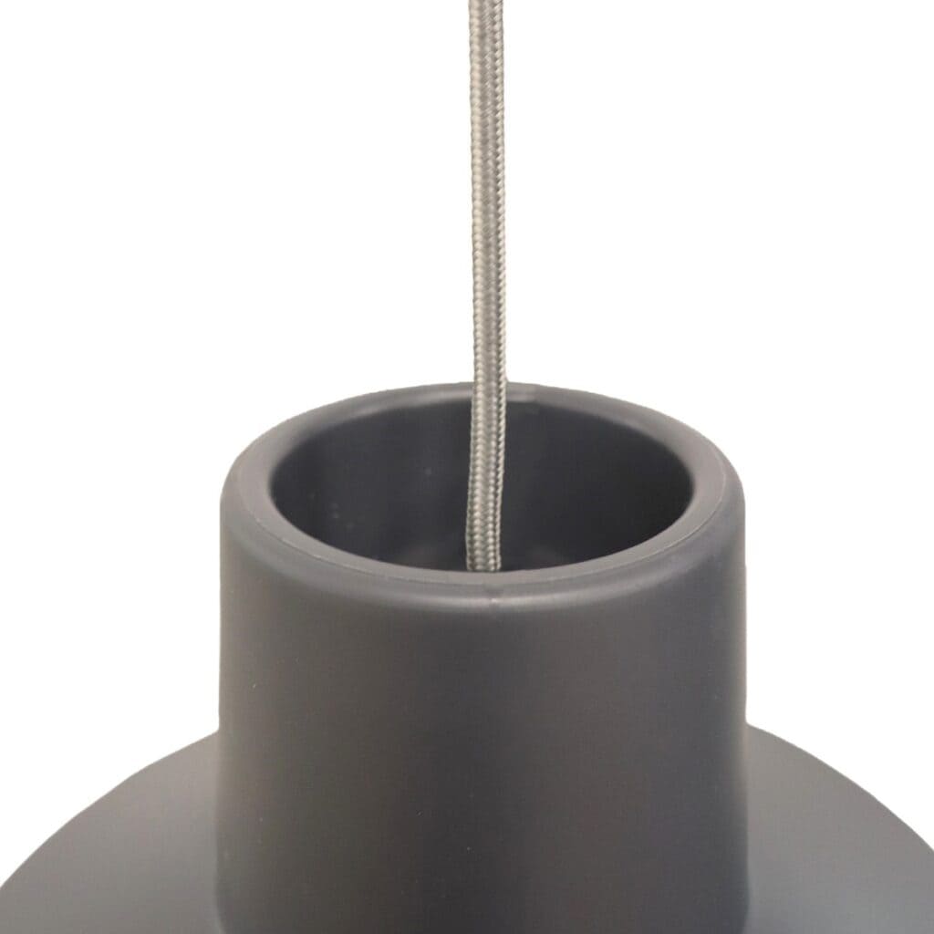 Antena de ducha moderna en color gris para instalaciones de baño.